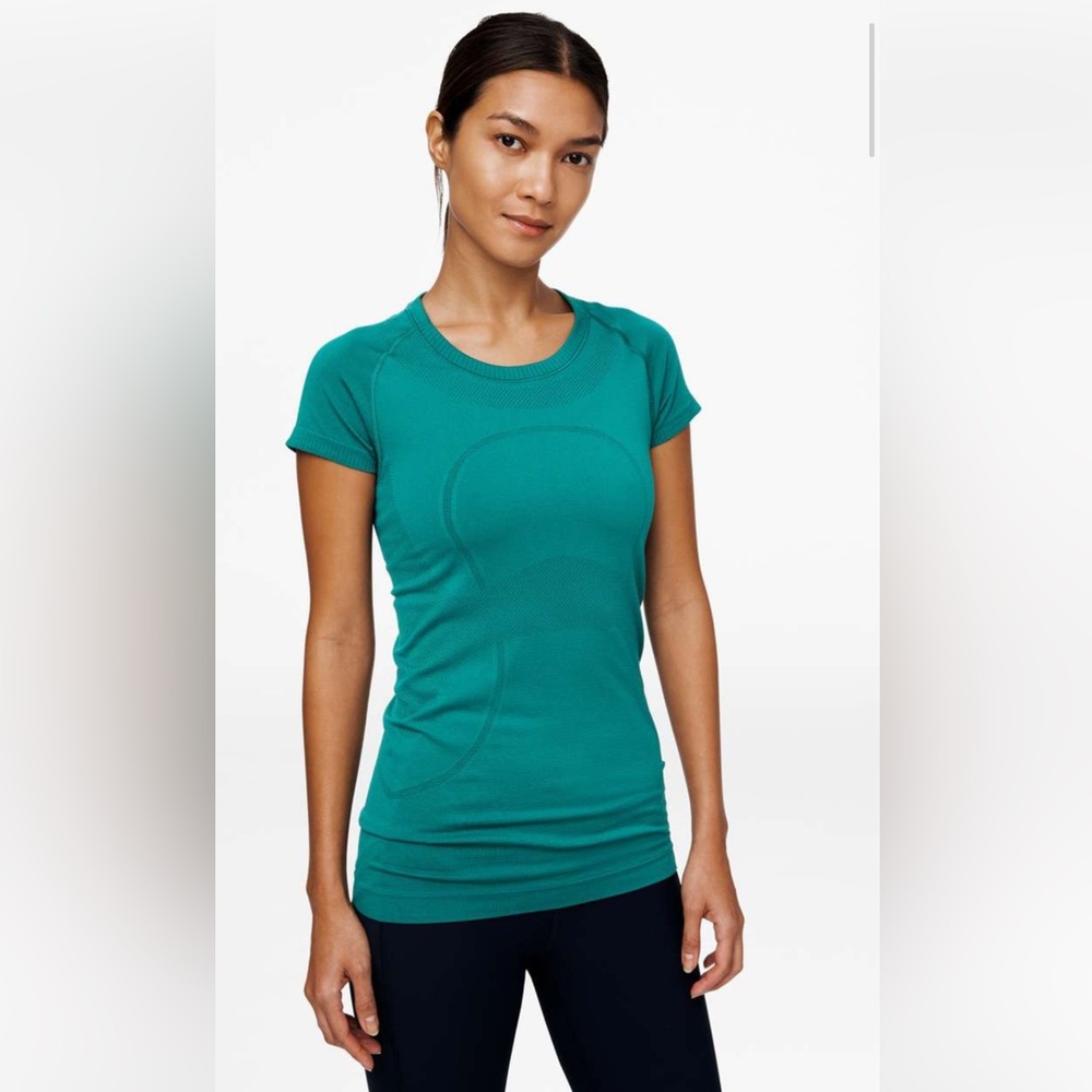 Lululemon Swiftly Tech Short Sleeve Crew in Laguna